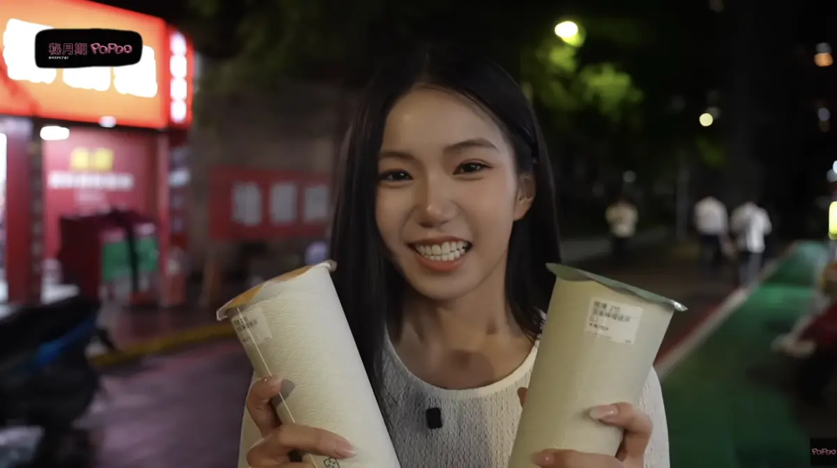 ▲網紅家寧（如圖）與前男友Andy的爭議持續燒，今（11）日在頻道上新片，竟是去朝聖開酸自己拾汣茶屋。（圖／秘月期POPOO YouTube）