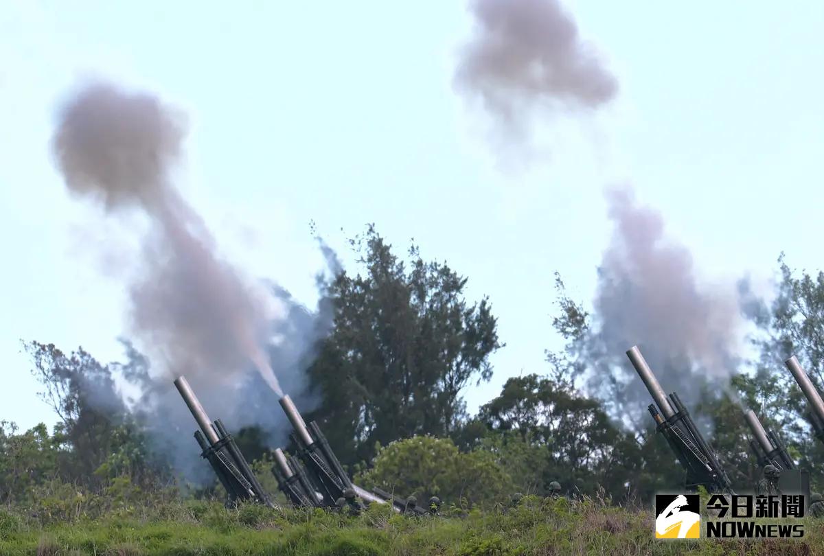 ▲陸軍43砲指部第2、3營與花防部混砲營官兵編成射擊單位，依序進行實彈射擊。（圖／記者莊全成攝，2025.06.11）