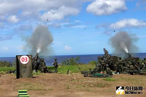 實施「檢驗射擊」、「同時彈著」及「高射界」三項射擊課目 ▲實施「檢驗射擊」、「同時彈著」及「高射界」三項射擊課目。(圖/記者莊全成攝,2025.06.11)