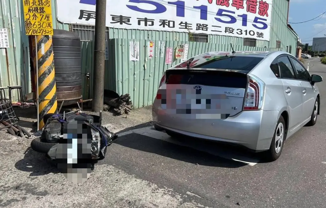 ▲ 事發於屏東縣萬丹鄉，一名22歲的男大生騎機車遭汽車碰撞，送醫不治身亡。（圖／翻攝畫面）