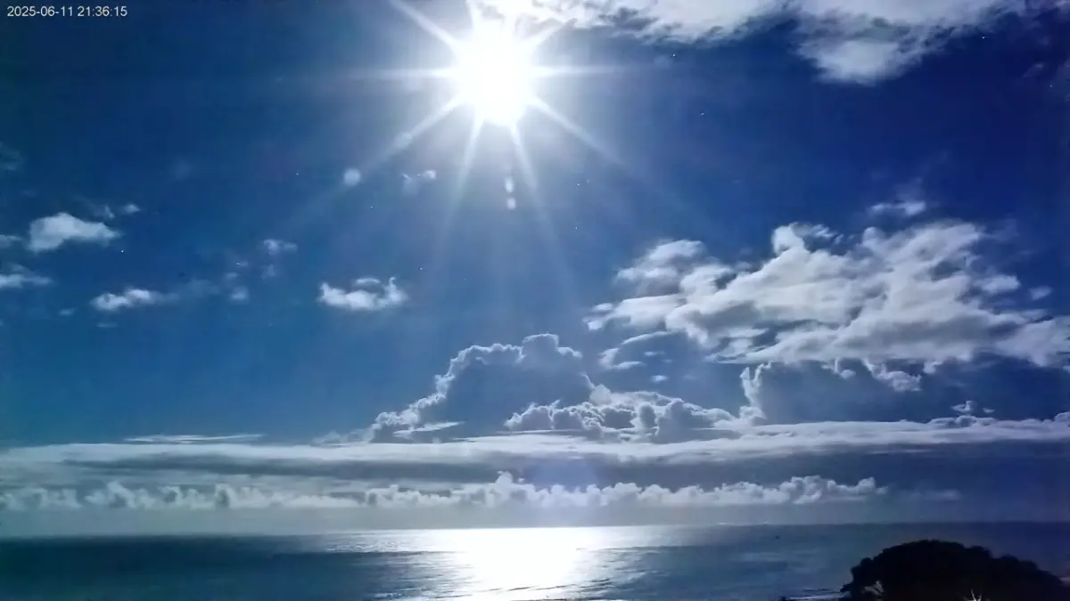 ▲今（11）日晚間9點35分，台灣東部都歷遊客中心拍攝到的草莓月亮讓「天空亮到像白天」，而且絕美畫面還在持續當中。（圖／東部海岸國家風景區管理處）