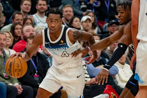 ▲新秀控衛Rob Dillingham被認為是灰狼未來的重要核心，而根據Lowe的說法，球團對他極為重視，甚至「就算是為了Durant，也極度不願放手」。（圖／美聯社／達志影像）