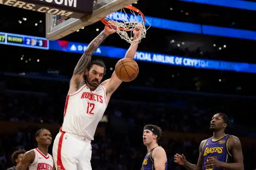 Steven Adams(左)是NBA最具代表性的藍領硬漢,若加入湖人,可以提供季後賽防守能量,但進攻方面就幫不上太多忙。(圖/美聯社/達志影像) ▲Steven Adams(左)是NBA最具代表性的藍領硬漢,若加入湖人,可以提供季後賽防守能量,但進攻方面就幫不上太多忙。(圖/美聯社/達志影像)