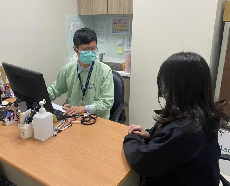 她換姿勢就頭暈！驚見「0.6公分腦動脈瘤」險中風　醫揭危險成因