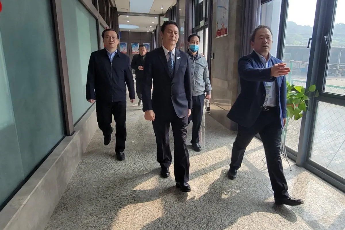 ▲連江縣長王忠銘10日接受質詢時表示，「只要中央1年給我15億補助款，我就加入民進黨」。（圖／取自王忠銘臉書）