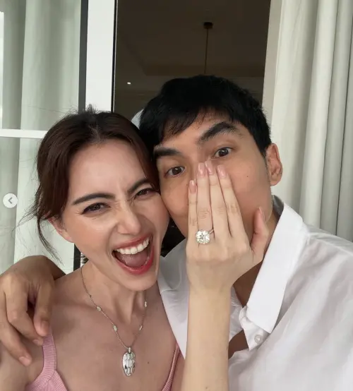 Mai(左)和Ter(右)驚喜在社群宣布兩人結婚的喜訊。(圖/Mai IG) ▲Mai(左)和Ter(右)驚喜在社群宣布兩人結婚的喜訊。(圖/Mai IG)