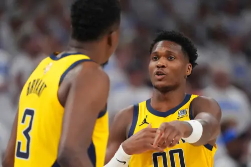 ▲ 印第安納溜馬主場迎戰奧克拉荷馬雷霆，溜馬上半場靠著板凳奇兵Bennedict Mathurin和T.J. McConnell的精彩表現，以64：60領先雷霆，目前系列賽兩隊戰成1：1平手。（圖／美聯社／達志影像）