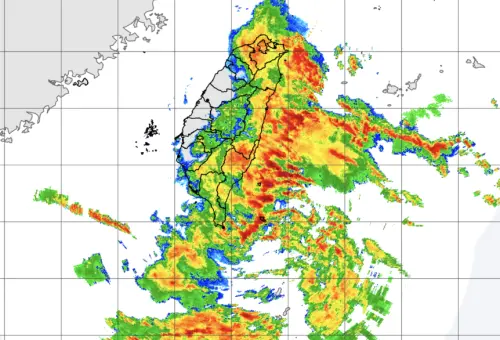 ▲熱帶低壓帶來的降雨回波相當明顯，各地都要慎防明顯雨勢。（圖／中央氣象署）
