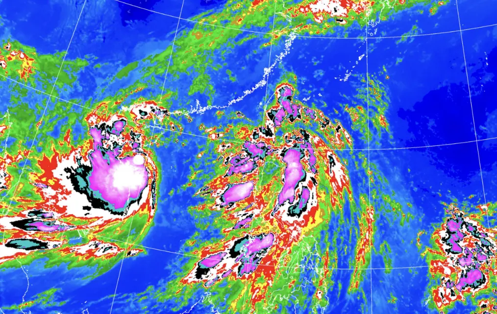 ▲台灣附近目前有兩個系統正在發展，分別是前往中國的蝴蝶颱風，以及侵襲台灣的熱帶低壓。（圖／中央氣象署）