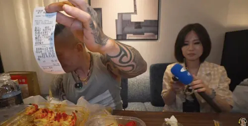 館長收到中國網友反串沈伯洋的留言。(圖/翻攝館長惡名昭彰YT) ▲館長收到中國網友反串沈伯洋的留言。(圖/翻攝館長惡名昭彰YT)