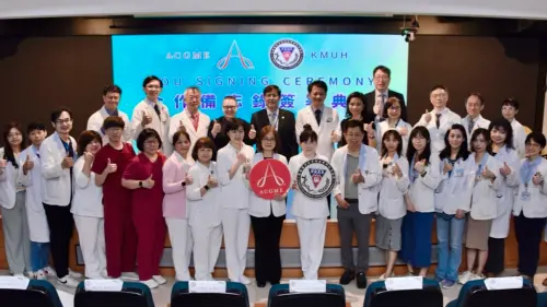 ▲高醫攜手美國ACGME,不但是南臺灣第一家獲選與ACGME建立正式合作關係的醫學中心,更將與全球頂尖醫學教育領頭羊共同打造具標竿意義的旗艦培訓基地。(圖/高醫提供) ▲高醫攜手美國ACGME,不但是南臺灣第一家獲選與ACGME建立正式合作關係的醫學中心,更將與全球頂尖醫學教育領頭羊共同打造具標竿意義的旗艦培訓基地。(圖/高醫提供)