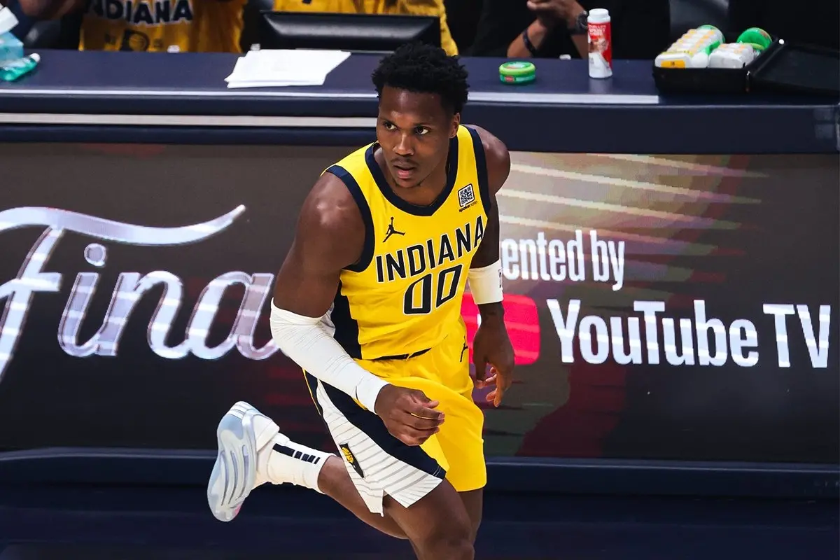 ▲印第安那溜馬在主場以116：107力退奧克拉荷馬雷霆，系列賽取得2：1領先。在這場萬眾矚目的比賽中，站上舞台中央的，既不是明星控衛Tyrese Haliburton，也不是冠軍老將Pascal Siakam，而是前兩戰表現掙扎的年輕側翼Bennedict Mathurin。（圖／取自印地安納溜馬X）