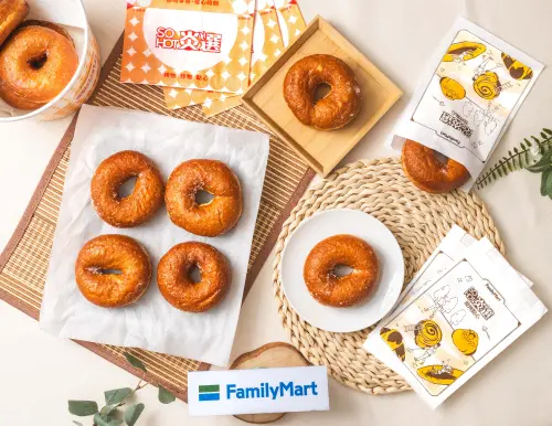 全家推現做古早味甜甜圈,外皮酥脆、內裡蓬鬆,35元重溫童年回憶。(圖/全家提供) ▲全家推現做古早味甜甜圈,外皮酥脆、內裡蓬鬆,35元重溫童年回憶。(圖/全家提供)