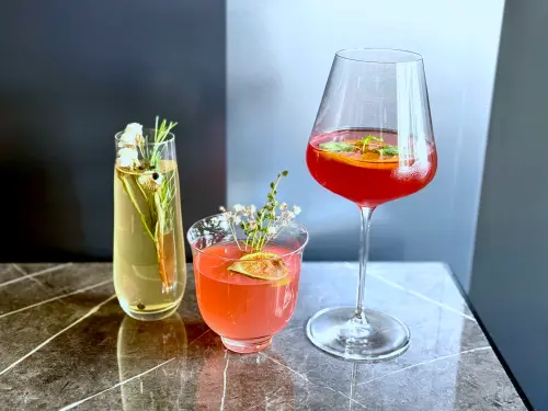 ▲瑪黑餐酒為「夏季限定菜單」特製三款特調。（圖／記者蕭涵云攝）