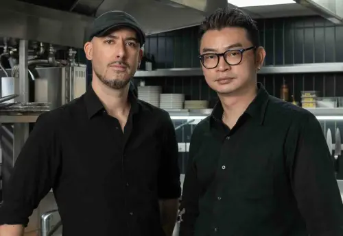 ▲左起：西班牙客座主廚Dani Palm、瑪黑主廚Kris聯手上新菜。（圖／瑪黑餐酒提供）