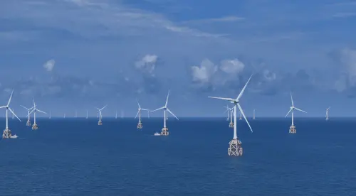 ▲NOWnews採訪團隊，出海拍攝白海豚活動海域，圖為台電離岸風力發電第一期計畫。簡毓群提供