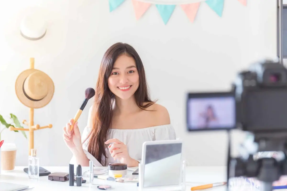 ▲行銷公司認為，網紅是人人都可以做的職業，但能否成為把自己養活，甚至「養好」的飯碗，值得深思。（圖╱取自MAVSOCIAL）