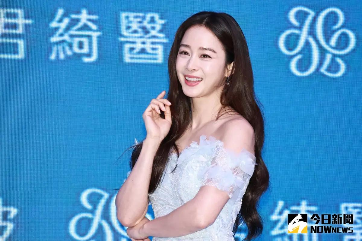 ▲Rain（鄭智薰）的女神老婆金泰希（又譯：金泰熙）來台出席醫美記者會，化身《冰雪奇緣》裡的Elsa公主，仙氣爆棚。（圖／記者吳翊緁攝）