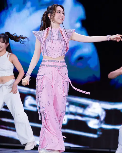 ▲鄧紫棋（如圖）開心宣布正式推出重錄專輯《I AM GLORIA》的好消息。（圖／翻攝自鄧紫棋臉書）