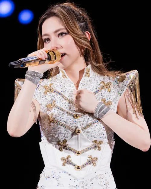 ▲鄧紫棋透過臉書，宣布自己重獲過往歌曲的「重錄權」，並已推出重錄專輯《I AM GLORIA》。（圖／翻攝自鄧紫棋臉書）