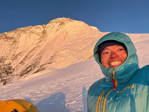 阿果分享,感謝橘子關懷基金會在「前進十四峰」計劃中提供裝備補給、醫療資源、風險評估等支援,而除了支持阿果繼續完成十四峰的挑戰,基金會也將號召更多夥伴一同實踐「GoNext」冒險倡議 ▲ 阿果分享,感謝橘子關懷基金會在「前進十四峰」計劃中提供裝備補給、醫療資源、風險評估等支援,而除了支持阿果繼續完成十四峰的挑戰,基金會也將號召更多夥伴一同實踐「GoNext」冒險倡議。(圖/橘子關懷基金會提供)