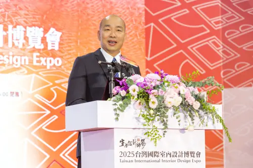 ▲韓國瑜@2025台灣國際室內設計博覽會(圖/主辦單位提供) ▲韓國瑜在室內設計博覽會上金句連發,送給室內設計博覽會四個字「要你舒爽」。(圖/主辦單位提供)