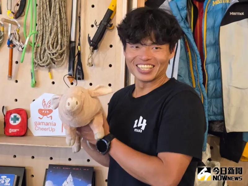 ▲台灣登山家「阿果」呂忠翰「前進十四峰」計畫，計畫以無氧攀登的方式，完攀世界「14座八千公尺高山」。今年他五度探訪世界第七高峰-道拉吉里（Dhaulāgiri, 標高8,167公尺），並成功無氧攻頂（圖／記者黃建霖攝）