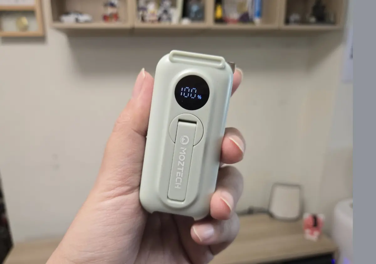 ▲墨子科技推出的太空艙行動電源傳出自然意外，官方道歉影片一句話，讓全網炸鍋，有人開嗆「還要道歉幾次？」（圖／廖阿輝提供）