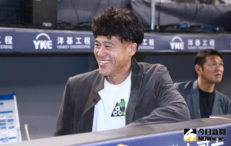 ▲日職軟銀鷹首席棒球總管（CBO）城島健司來台觀看味全龍隊投手徐若熙的比賽。（圖／記者葉政勳攝 ,2025.06.12）