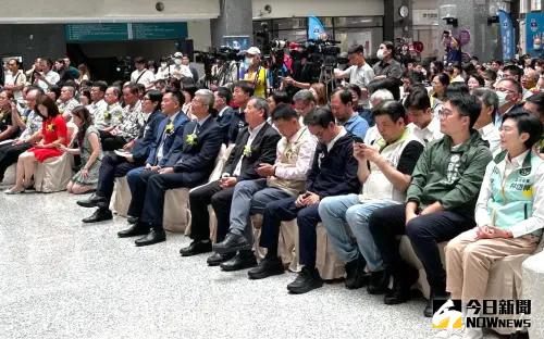 ▲麗星夢郵輪公司舉辦雙郵輪高雄母港航線發布會活動,有郵輪協會、旅行公會等代表與會。(圖/記者黃守作攝,2025.06.12) ▲麗星夢郵輪公司舉辦雙郵輪高雄母港航線發布會活動,有郵輪協會、旅行公會等代表與會。(圖/記者黃守作攝,2025.06.12)