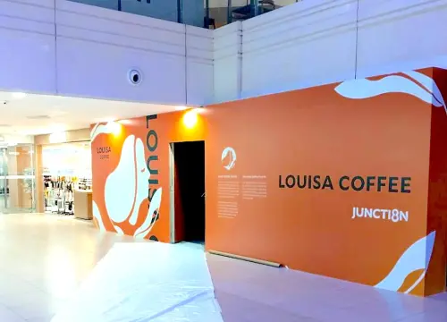 路易莎咖啡Logo分「黑臉vs白臉」!到底有什麼差別?業者親自解答 ▲路易莎咖啡不只在台灣,連新加坡也喝得到。(圖/路易莎咖啡提供)