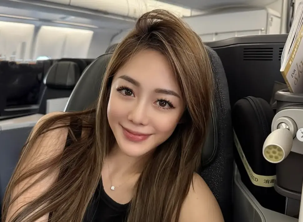 ▲林千又（如圖）上週才槓上髮廊，重整心情和老公到歐洲旅遊，還曬出漂亮自拍照，寫下要相信「相由心生」。（圖／翻攝自林千又IG）