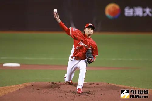 ▲味全龍徐若熙本季第18次出賽，將要交手台鋼雄鷹。（圖／記者葉政勳攝 ,資料照）