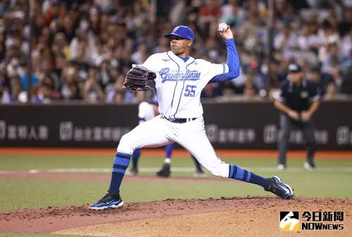 ▲富邦悍將洋投力亞士過去曾效力韓國職棒，他認為韓職的球比中職彈、場地也比較小。（圖／記者葉政勳攝 ,資料照）