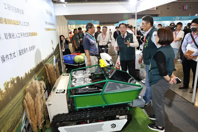 ▲黃偉哲今天出席亞太農業技術展時表示，今年展覽吸引更多國內外農業科技大廠主動參展，顯見台南已逐步成為農業創新與智慧應用的展示舞台。(圖／南市府提供)