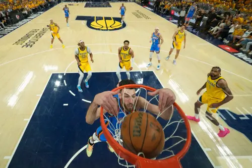 ▲NBA總冠軍賽Logo是在十年前被移除的，因為當時有球員與教練反映地板貼紙太滑。（圖／美聯社／達志影像）