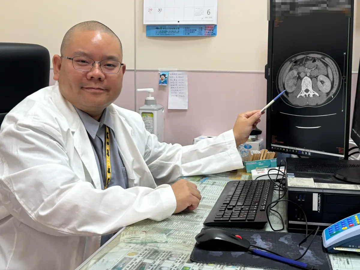 ▲大甲李綜合醫院泌尿科醫師黃品叡說，23歲男子不愛喝水又憋尿引發急性急性腎盂腎炎(圖／醫院提供2025.6.13)