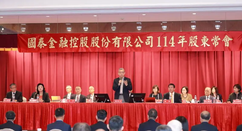 ▲國泰金控董事長蔡宏圖今（13）日在股東會上坦言，5月初匯市變化太快，讓市場措手不及，而這兩天新台幣又升了逾4角，他認為，這次影響應該不會像5月那麼劇烈。（圖／國泰金提供）