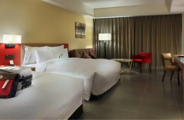 ▲麗寶福容大飯店推出「買一送一」優惠，即日起開賣，每天只限量開放20間，下訂麗寶福容大飯店的暑假早鳥住房，再送「麗寶賽車主題旅店住宿券」一晚，全部9999元。（圖／翻攝麗寶福容大飯店官網）