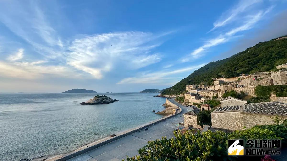 ▲北竿「芹壁」是馬祖列島中保存馬祖傳統閩東建築最完整、也最具代表性的地方之一，被譽為「馬祖地中海」。（圖／記者陳美嘉攝）