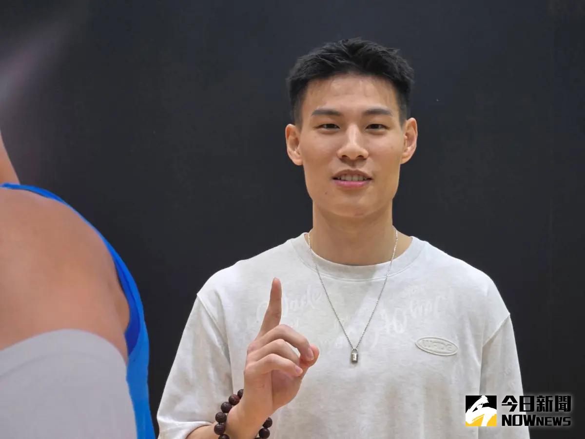 ▲根據《CTWANT》報導，現效力CBA浙江廣廈隊、年紀小她8歲的台灣籃球員林秉聖，近期被拍到親自接送蔡尚樺，還能自由出入女方香閨，關係依舊親密。（圖／記者黃建霖攝）