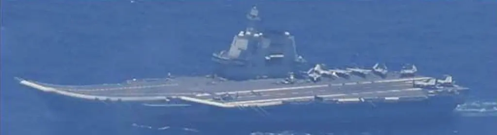 ▲中國海軍「遼寧艦」與「山東艦」突破第二島鏈演訓，引發日本政府高度關切。（圖／美聯社／達志影像）