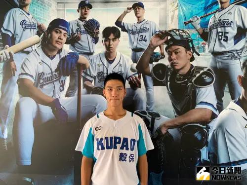 ▲穀保家商外野手劉承佑確定投入中職選秀，身為「資深邦迷」，他希望能夠被富邦悍將選中。（圖／記者陳柏翰攝）