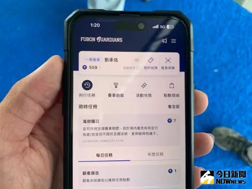 ▲穀保家商外野手劉承佑是富邦悍將球迷，自曝是「點數奴隸」，只要有手機，就會準時收集點數。（圖／記者陳柏翰攝）