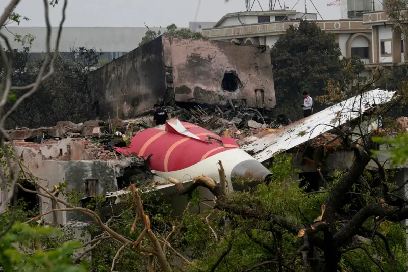 「為什麼要切斷燃油？」印航空難錄音檔曝光　專家直言疑點重重