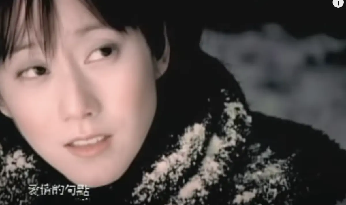 ▲許慧欣（如圖）在蔡依林和環球唱片解約後，被推出一線戰場，憑著翻唱經典Kpop歌曲，以及獨特R&B美式唱腔，在華語歌壇佔有一席之地，還曾拿下金曲新人獎。（圖／翻攝自YouTube eVonneHsuVEVO）