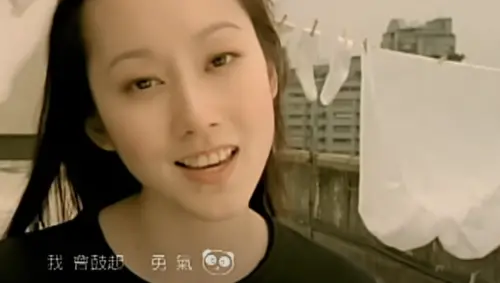▲許慧欣出道即巔峰,拿下金曲新人獎。(圖/翻攝自YouTube eVonneHsuVEVO) ▲許慧欣出道即巔峰,拿下金曲新人獎。(圖/翻攝自YouTube eVonneHsuVEVO)