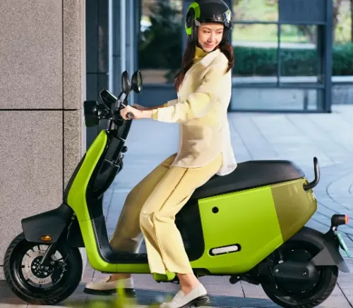 ▲Gogoro EZZY前車置物空間大，車體配備一鍵倒退，女生或者長輩騎乘也不用怕很難牽車。（圖/Gogoro官網）