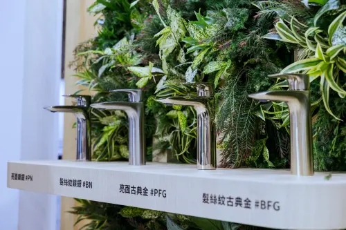 ▲TOTO絢彩龍頭豐富衛浴空間色彩表現，增添空間質感。（圖／TOTO提供）