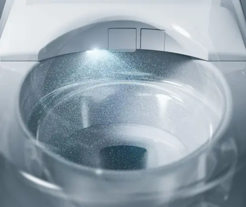 ▲TOTO首創電解除菌水技術，除菌效果99%。*試驗數據來自(財)日本食品分析中心，試驗方式為以電解後的自來水對噴嘴表面全體及出水路徑、馬桶內壁的馬桶洗淨部進行除菌效果試驗，試驗結果達99%以上。（非實際使用後之得證結果）（圖／TOTO提供）